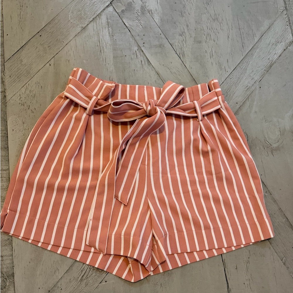 Mosaic & Co and Elegant High Waist pleated Striped Shorts with belt Size Small